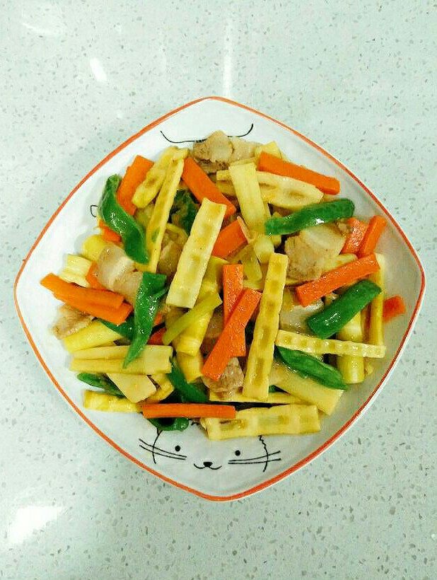 五花肉青椒炒春笋的家常做法 五花肉青椒炒春笋怎么做好吃